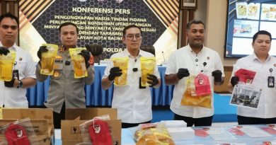 Direktur Operasional PT JASM Ditetapkan Tersangka Kasus Minyakita Tak Sesuai Takaran Direktur Operasional PT JASM Ditetapkan Tersangka Kasus Minyakita Tak Sesuai Takaran