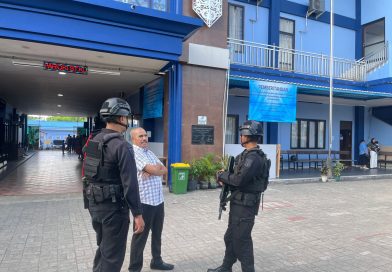Pastikan Berjalan Aman dan Lancar, Yon Pelopor dan Den Gegana Sat Brimob Polda Kaltim Hadir Beri Pengamanan Ibadah Minggu