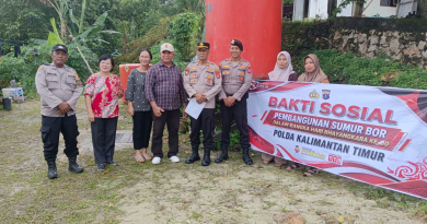 Bakti Sosial HUT Bhayangkara ke-80: Wakapolsek Balikpapan Utara Serahkan Sumur Bor dari Kapolda Kaltim