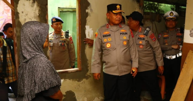 Sambut Hari Bhayangkara ke-80, Kapolda Kaltim Tinjau Progres Bedah Rumah Warga di Balikpapan Sambut Hari Bhayangkara ke-80, Kapolda Kaltim Tinjau Progres Bedah Rumah Warga di Balikpapan