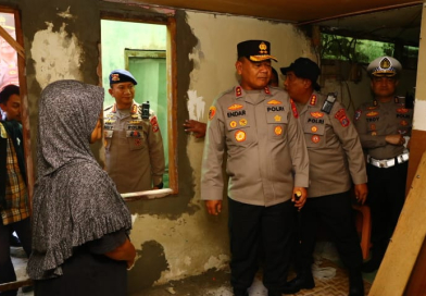Sambut Hari Bhayangkara ke-80, Kapolda Kaltim Tinjau Progres Bedah Rumah Warga di Balikpapan Sambut Hari Bhayangkara ke-80, Kapolda Kaltim Tinjau Progres Bedah Rumah Warga di Balikpapan