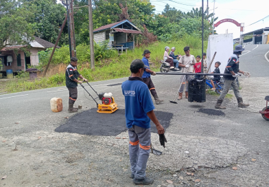 RESPON CEPAT, ANGGOTA DPRD BALIKPAPAN REALISASIKAN PERBAIKAN JALAN DI KARANG JOANG RESPON CEPAT, ANGGOTA DPRD BALIKPAPAN REALISASIKAN PERBAIKAN JALAN DI KARANG JOANG