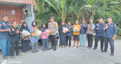 Bhabinkamtibmas Bersama FKPM Graha Indah Gelar “Jum’at Berkah” di RT 57, Salurkan 10 Paket Sembako Tiap Pekan Bhabinkamtibmas Bersama FKPM Graha Indah Gelar “Jum’at Berkah” di RT 57, Salurkan 10 Paket Sembako Tiap Pekan