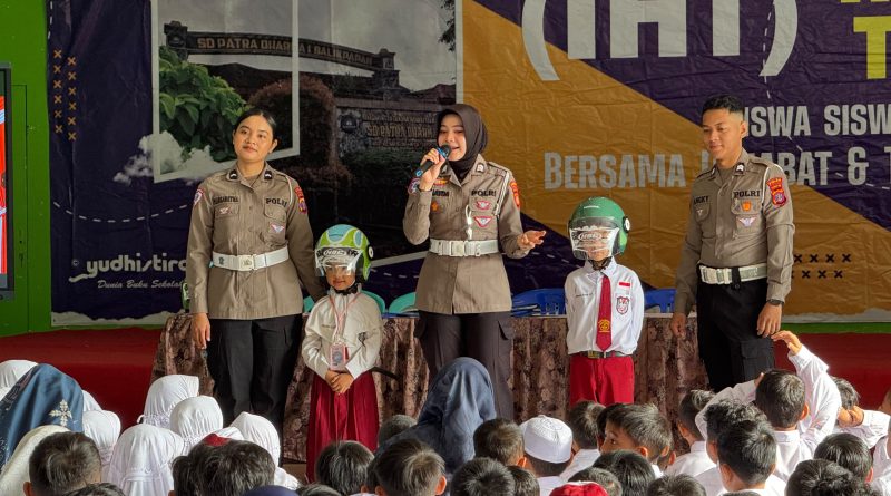 Tanamkan Budaya Tertib Berlalu Lintas Sejak Dini, Ditlantas Polda Kaltim Gelar Polisi Sahabat Anak di Dua Sekolah Dasar di Balikpapan Tanamkan Budaya Tertib Berlalu Lintas Sejak Dini, Ditlantas Polda Kaltim Gelar Polisi Sahabat Anak di Dua Sekolah Dasar di Balikpapan