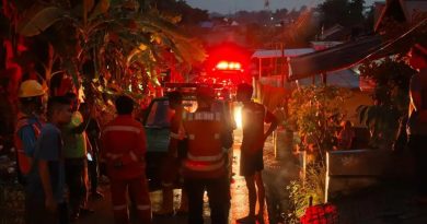 Respons Cepat Sat Brimob Polda Kaltim Bantu Penanganan Kebakaran Permukiman di Samarinda