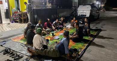AKRAB DALAM NGOPI, WARGA SIDO REJO RT 62 GRAHA INDAH DUDUK BARENG BAHAS KEBERSAMAAN DAN PEMBANGUNAN