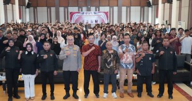 Bidhumas Polda Kaltim Edukasi Mahasiswa Universitas Mulia Balikpapan tentang Bijak Bermedia Sosial dan Bahaya Judi Online Bidhumas Polda Kaltim Edukasi Mahasiswa Universitas Mulia Balikpapan tentang Bijak Bermedia Sosial dan Bahaya Judi Online