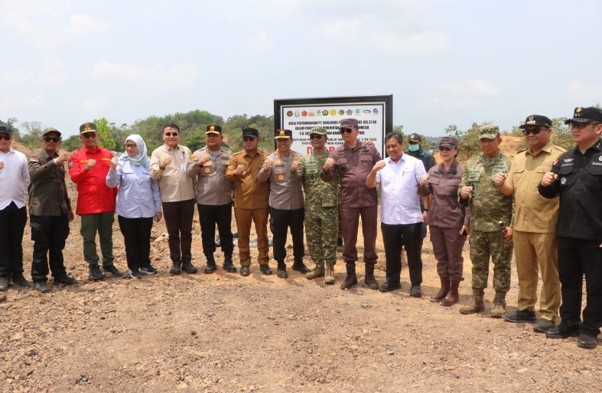 Satgas PKH Tinjau Penertiban Kawasan Hutan PT Singlurus Pratama di Samboja, Polda Kaltim Perkuat Sinergi Lintas Instansi Satgas PKH Tinjau Penertiban Kawasan Hutan PT Singlurus Pratama di Samboja, Polda Kaltim Perkuat Sinergi Lintas Instansi