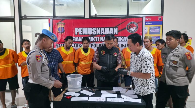 KOMITMEN BERANTAS NARKOBA, POLRESTA BALIKPAPAN MUSNAHKAN 16,52 GRAM SABU DAN 1,05 GRAM EKSTASI KOMITMEN BERANTAS NARKOBA, POLRESTA BALIKPAPAN MUSNAHKAN 16,52 GRAM SABU DAN 1,05 GRAM EKSTASI